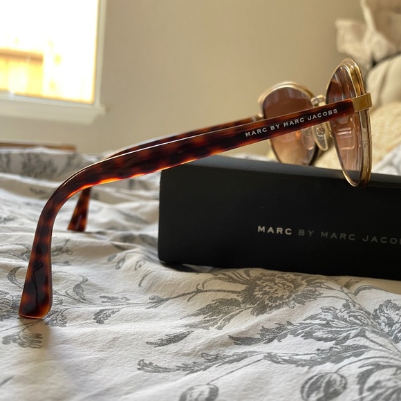 Marc by Marc Jacobs MDJCC Cat Eye Sunglasses, Tortoise Shell and Gold - Picture 3 of 6